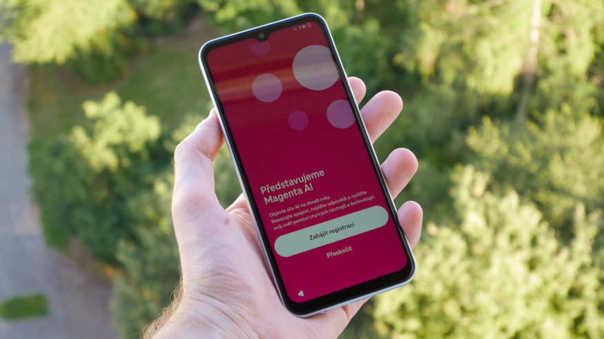 Vyzkoušeli jsme T-Mobile T Phone 3. Mobil postavený na umělé inteligenci seženete jen za korunu
